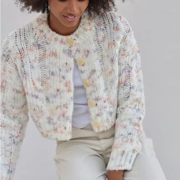 Urban Outfitters Cream Chunky Knit Cardigan Sweater Small - Picture 1 of 9